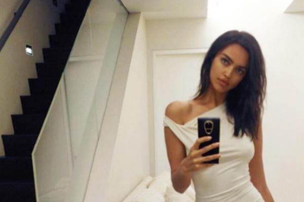 Neke frajere bi bilo sramota, ali ne i Bredlija: Irina Šajk je ovo uradila bez blama pred svima na plaži!