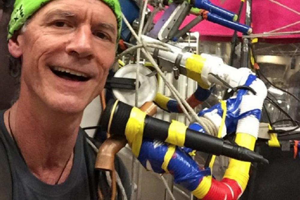 Raspevani čovek hobotnica: 25 godina zabavlja putnike u njujorškom metrou i dalje je spektakularan! (FOTO) (VIDEO)