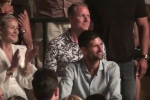 Nole i Jelena otišli na koncert svetske zvezde i doživeli romantično iznenađenje! (VIDEO)