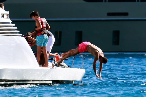 Fotke sa Ibice i nove informacije kažu da bi navijači Reala trebalo da brinu o oporavku Ronalda! (FOTO)