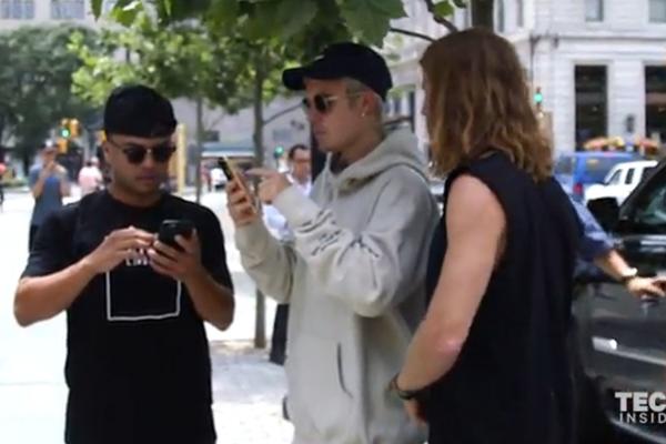 I Biberaš juri pokemone! Popularni pevač totalno poludeo za igricom! (VIDEO)