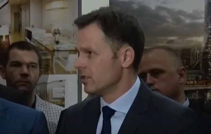 Ko je rasplakao Sinišu Malog? Da li ste nekad videli gradonačelnika kako plače? (VIDEO) (GIF)