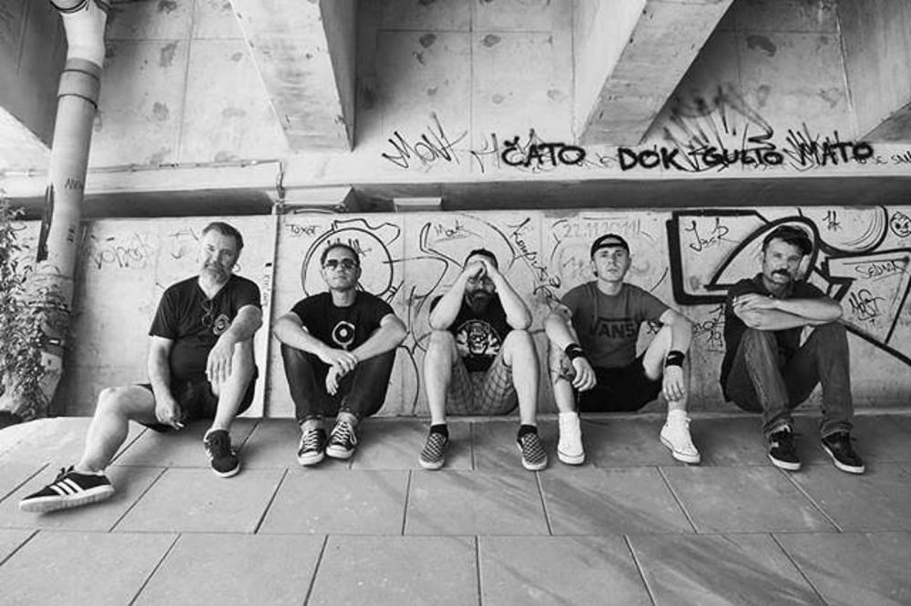 Prvo su se šamarali, a sada su još luđi: Izašao novi spot benda Petar Punk (VIDEO)