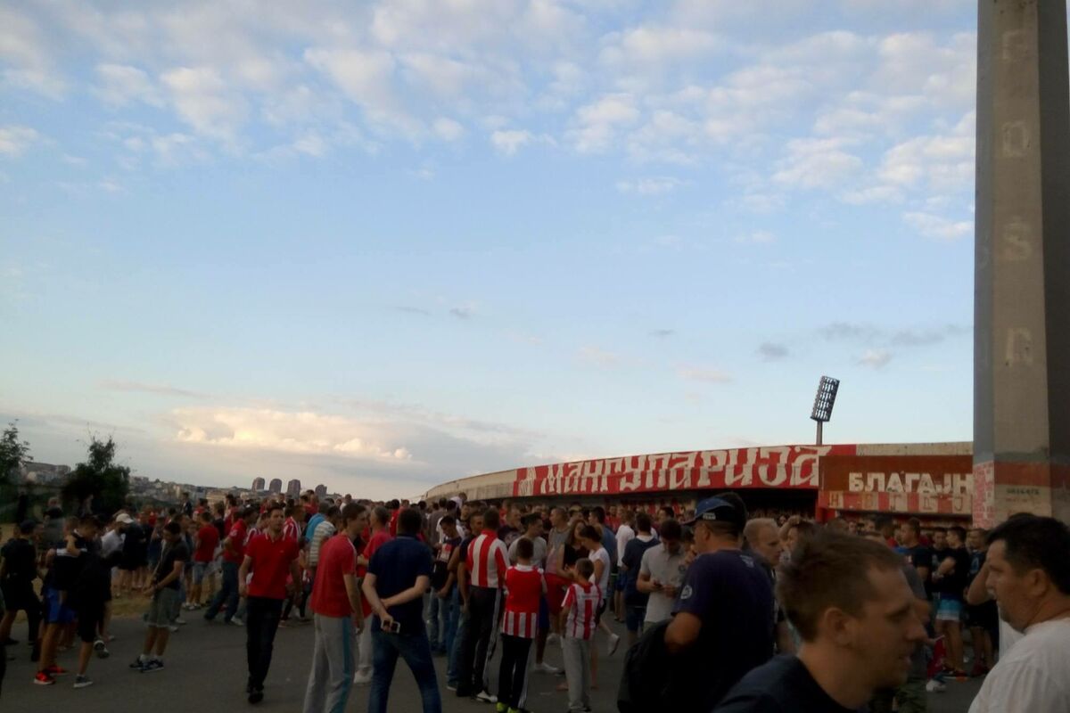 Intenzivan sukob navijača pre 178. večitog derbija