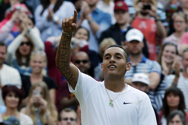 Ludi Kirijos se iživljavao na jadnoj deci! (VIDEO)