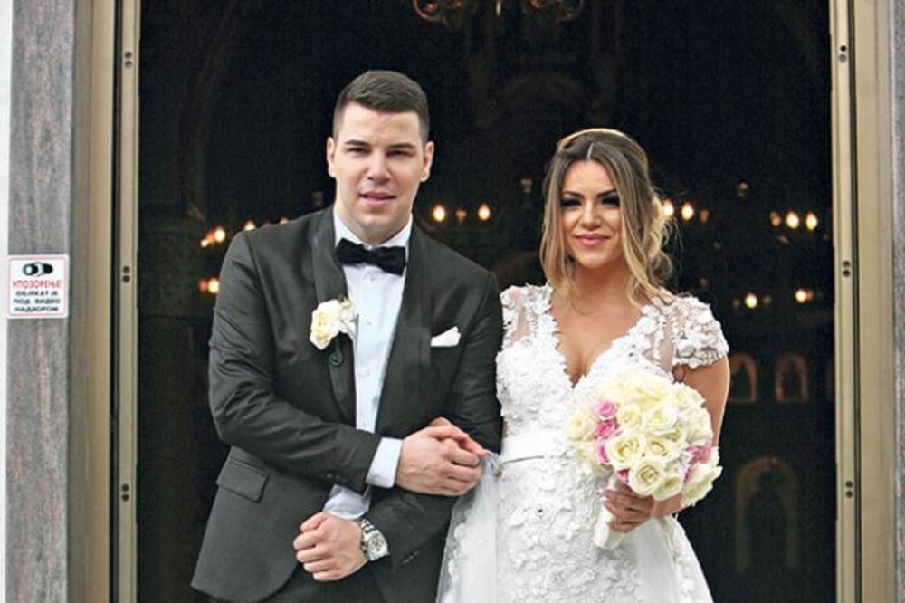 SVE ZA BEBU Prva Nova Godina sa sinom Vujadinom: Petar i Ivana su za NG dom UKRASILI kao iz BAJKE!! (FOTO)