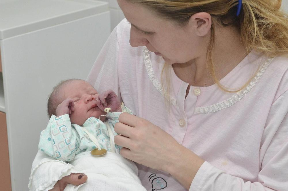 Bravo za mame! Nećete verovati koliko je beba rođeno u NS za samo 24 sata!