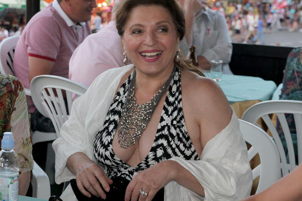 Seks bomba: Potpuno gola Mira Karanović! (FOTO)