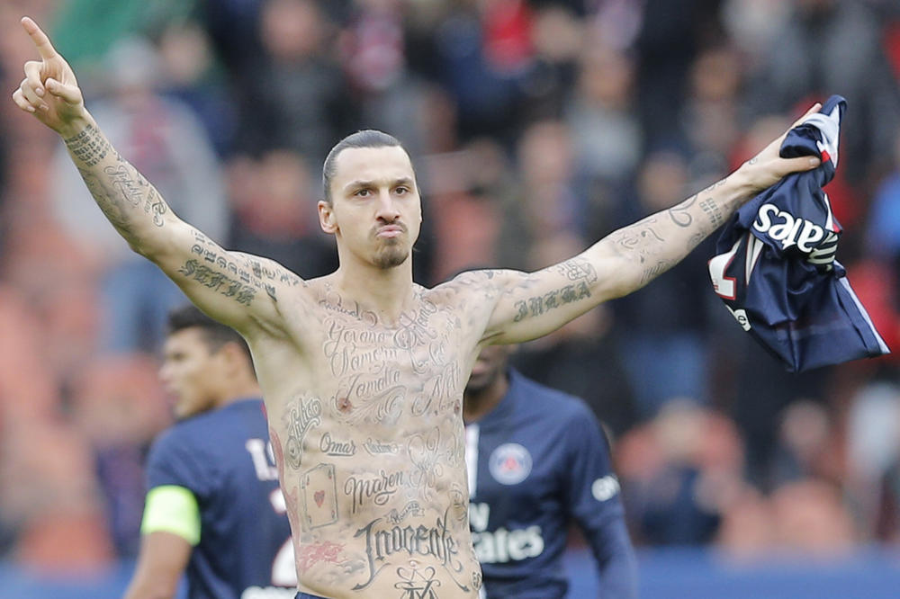 ZLATAN TETOVIRAO ZADNJICU! Ibrakadabra pokazao "umetnički rad" koji mu krasi POZADINU, navijači ne veruju! (VIDEO)