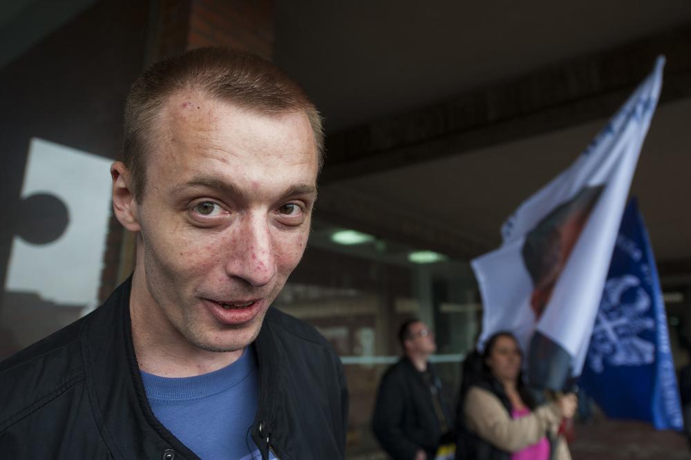 ŠEŠELJEV SIN OSUĐEN zbog nošenja oružja u kafiću: Da li ste zadovoljni kaznom koju je dobio?