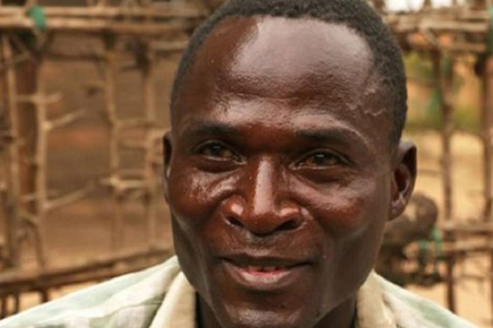 Ima HIV, a posao mu je da spava sa devojčicama: Zaboga, zašto ga roditelji plaćaju za to?! (FOTO) (VIDEO)