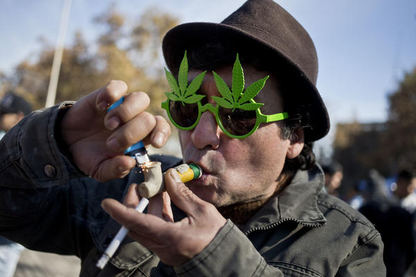 MARIHUANA LEGALIZOVANA U KALIFORNIJI: Ovome se mnogi raduju više nego Trampu! (FOTO)