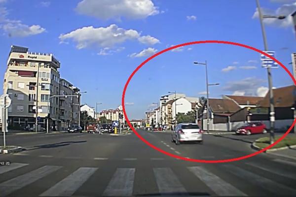 Snimak iz NS koji upozorava: Sekunde su ih delile od tragedije! (VIDEO)