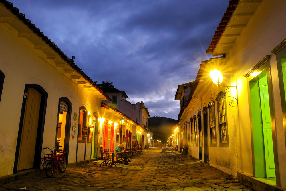 KOME SE JOŠ OVO DEŠAVA? Pozvonio starici sa buketom i 20 hiljada evra koje joj je ukrao!