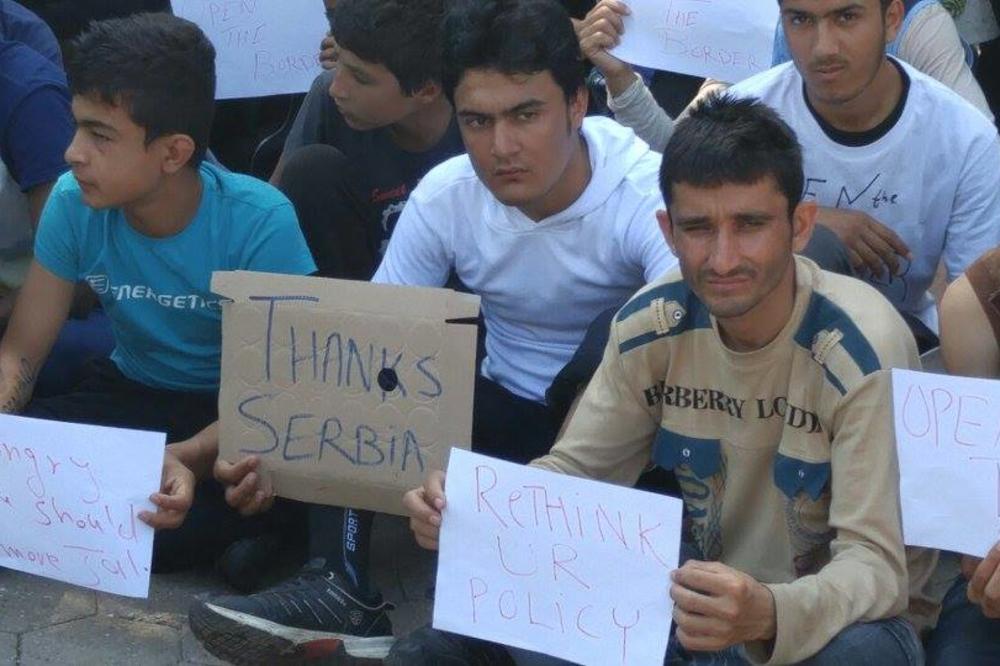 Migranti krenuli peške ka Mađarskoj: Hvala Srbiji, ali...(FOTO)