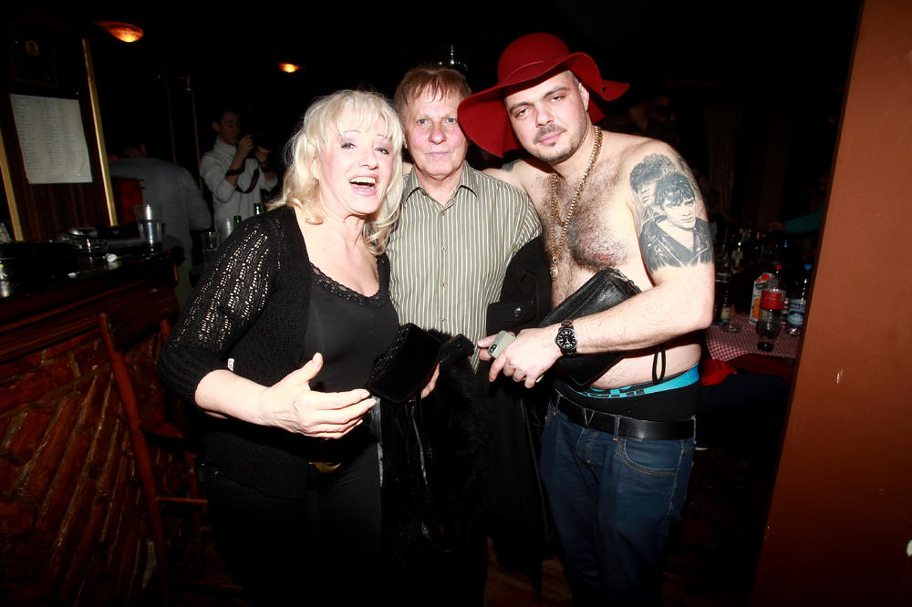 Noćas mi srce pati... 10 najboljih pesama za lomljenje čaša! (VIDEO)