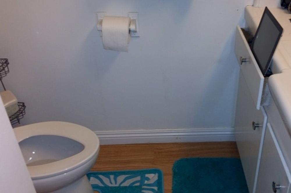 UBACITE BELI LUK U WC ŠOLJU I IDITE DA SPAVATE: Ujutru kada zavirite imaćete šta i da vidite! (VIDEO)