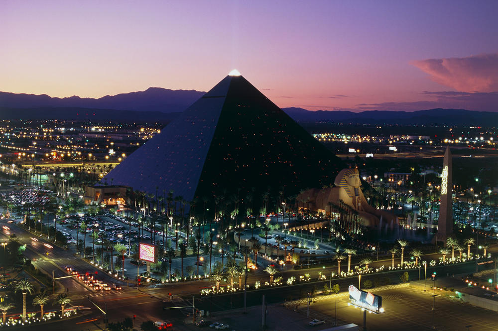 MASAKR U LAS VEGASU, NAJMANJE 50 LJUDI UBIJENO, VIŠE OD 200 RANJENIH! Još se ne zna ko stoji iza užasa (VIDEO)