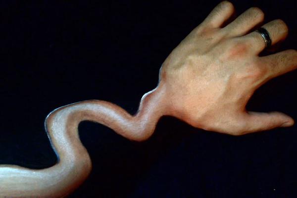 Nećete verovati svojim očima: Da li on ima ruke ili? 5 najluđih fora koje će vas oboriti s nogu!  (VIDEO)