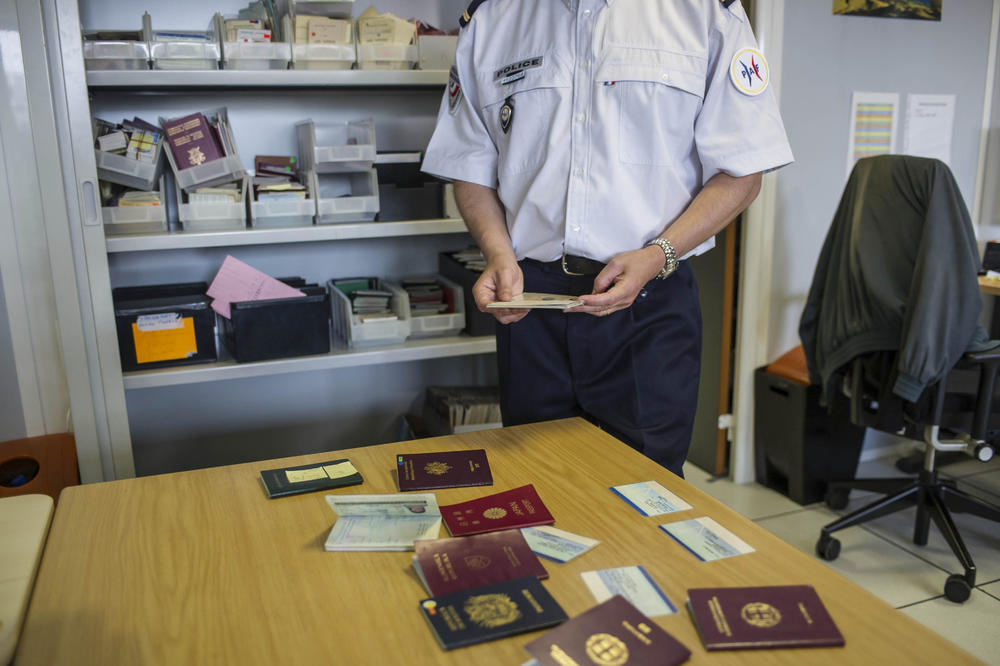 PALA 3 FALSIFIKATORA! Štancovali srpske pasoše, lične, vozačke, ali dokumente EU zemalja