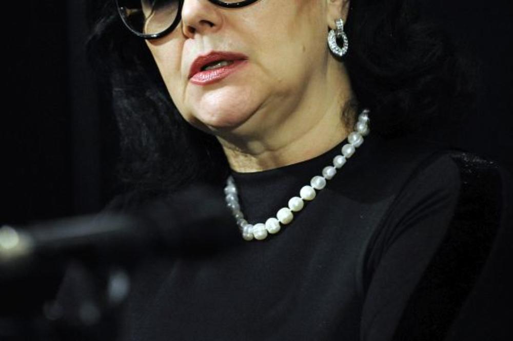 Slavnoj srpskoj glumici momak slao fotke svog polnog organa! Ona pobesnela, a o njenoj reakciji bruji cela zemlja (FOTO)