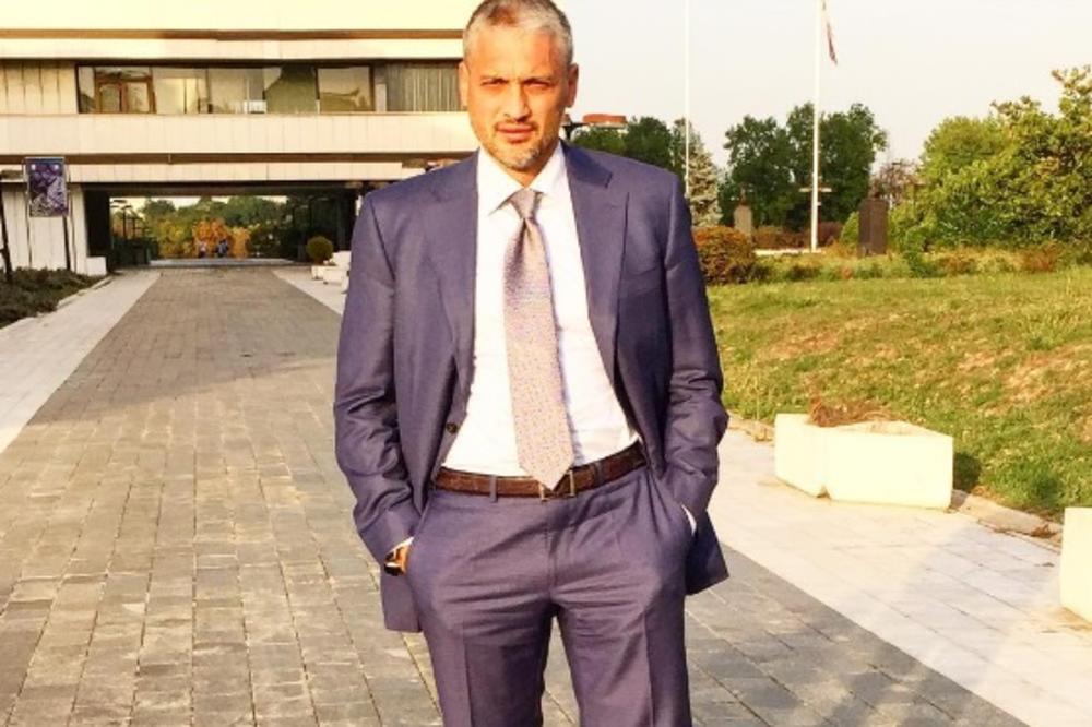 Ona je Čedina muza! Da počne da peva bila bi hit: Ima bolje telo od pola estrade! (FOTO)