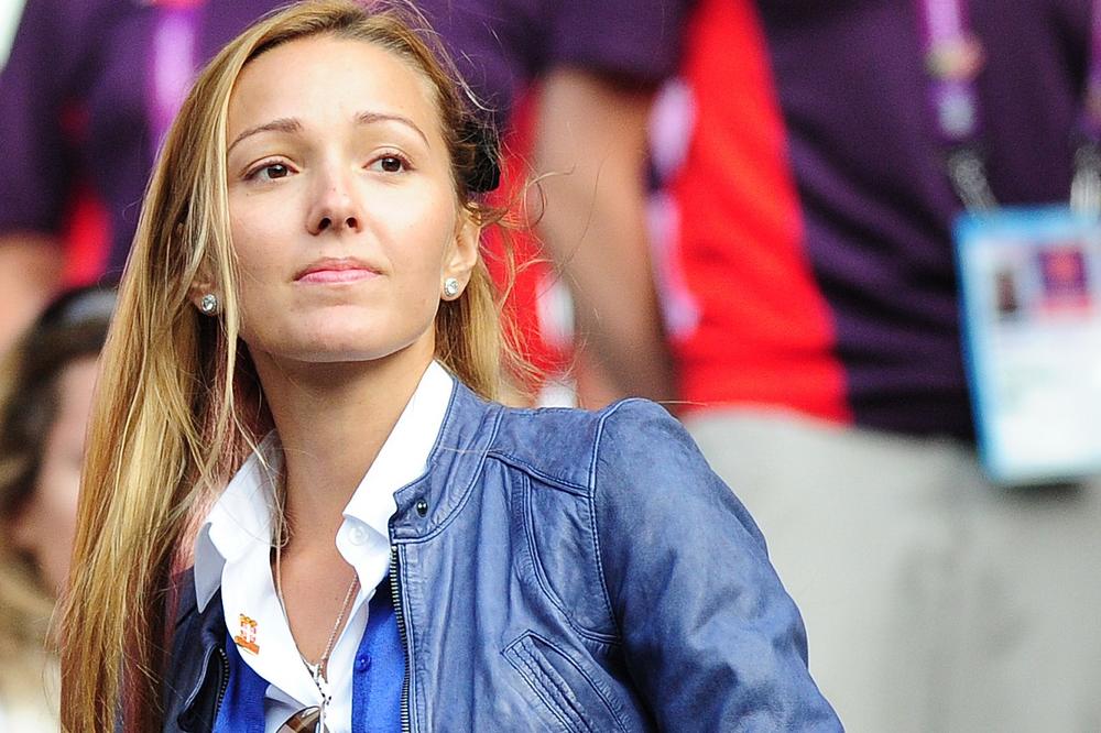 POJMA NISTE IMALI, A SVE VREME VAM JE 'ISPRED NOSA': Ovo je rođena SESTRA Jelene Đoković, LEPOTICA NA KVADRAT!