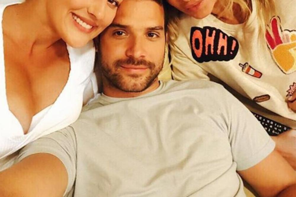 Utroje, utroje: Filip Živojinović u sendviču sa dve lepotice! (FOTO)