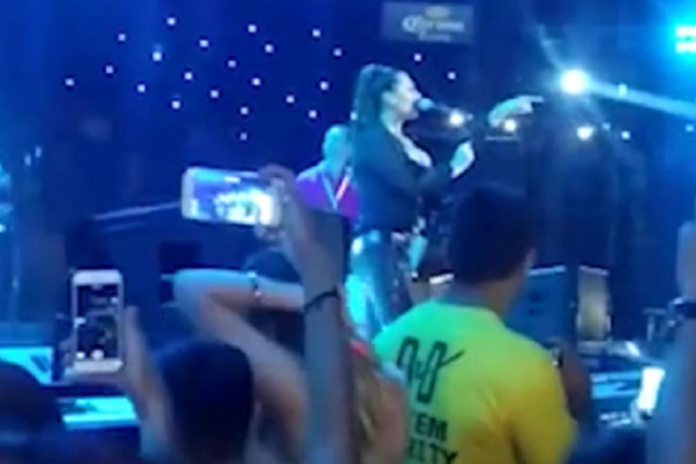 Ceca na certu u Budvi zaplakala uz ovu pesmu! A nije Arkanova i teško da će se svideti Crnogorcima! (VIDEO)