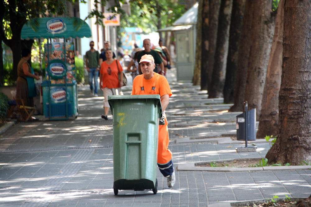 POSLODAVCI, BRINITE O RADNICIMA! Uslove rada treba prilagoditi VISOKIM TEMPERATURAMA, naredni dani su KLJUČNI!