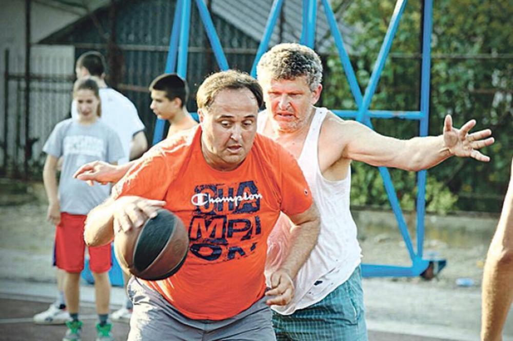 Vazduplohov preleće u košarkaše! Kako Zoki Babić pika basket? (FOTO)