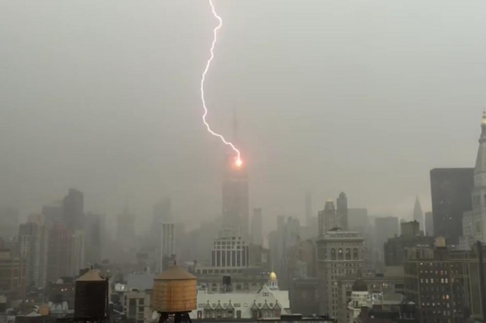 UPOZORENJE ZA CELU SRBIJU: Stižu veliki pljuskovi sa grmljavinom, grad i olujni vetar!