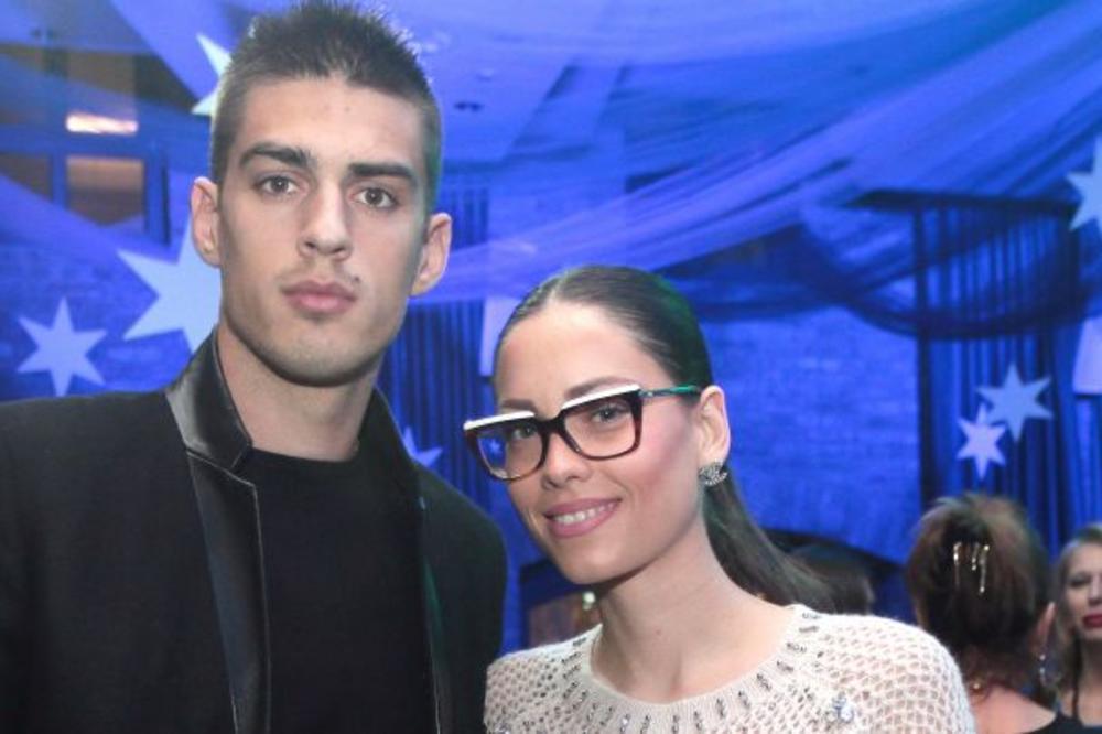 To je romantika: Vujadin je jednim gestom naterao Mirku da se ponovo zaljubi u njega! (VIDEO)