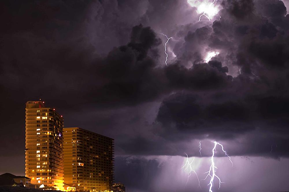 NIKAKO NE RADITE OVO U TOKU GRMLJAVINE: Pridržavajte se ovih 7 saveta kako biste ostali ČITAVI