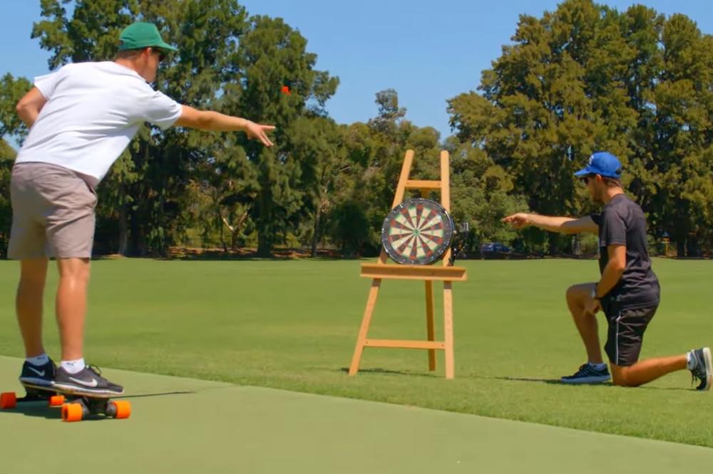 Uvek, baš uvek u centar! Iz svemira da gađaju njihov pikado bi uvek pogodio gde treba! (VIDEO)