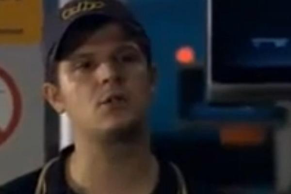 Da ti operem šajbnu? Nema šanse da pogodite šta radi najveći car iz Vratiće se rode! (FOTO) (VIDEO)