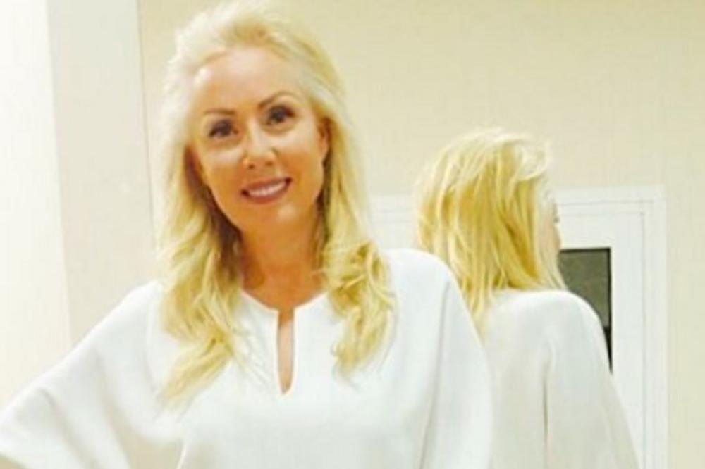 KAO PLASTIČNA LUTKA Bila kod hirurga? Lice Lepe Brene se potpuno deformisalo, ali tek da vidite šta ima na glavi! (FOTO)