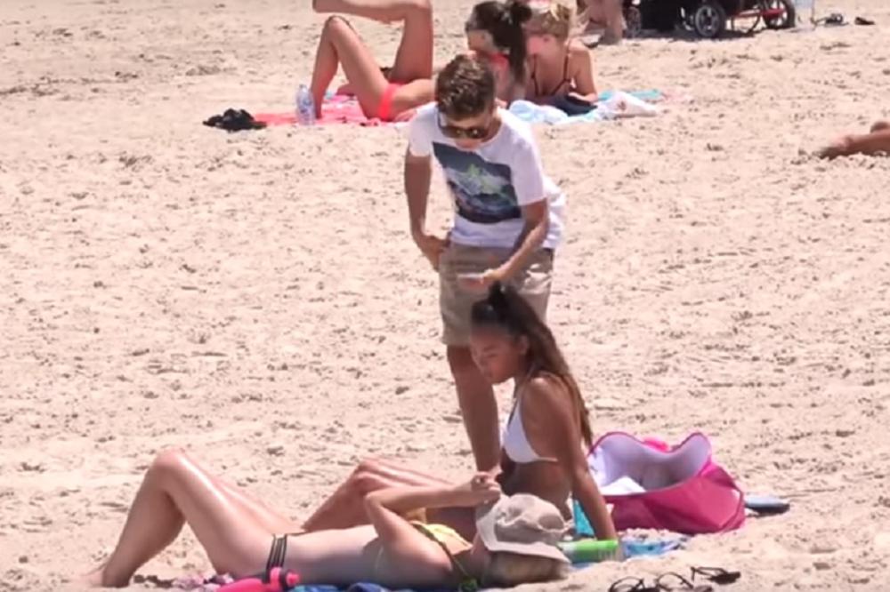 Zaveo je sve cice na plaži, a ima samo 14 godina... Pitate se kako? (VIDEO)