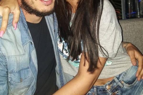 Valjda će biti uspešnija od prethodne! Naša pevačica sa najseksi grudima se opet verila! Čestitamooo!