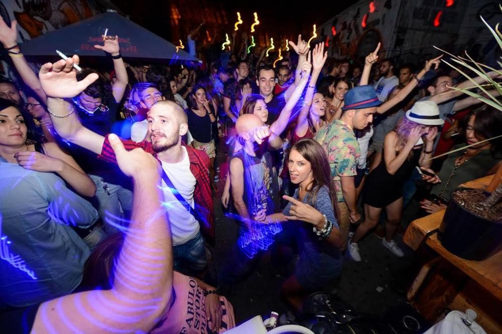 Ludačko partijanje: Počinje festival dnevnih žurki na Dorćolu! (FOTO)