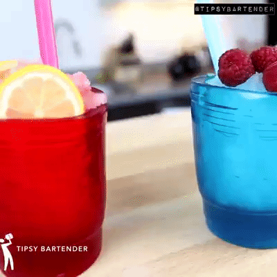 Dragi gosti, niste pijani, ove čaše stvarno plešu! (VIDEO)