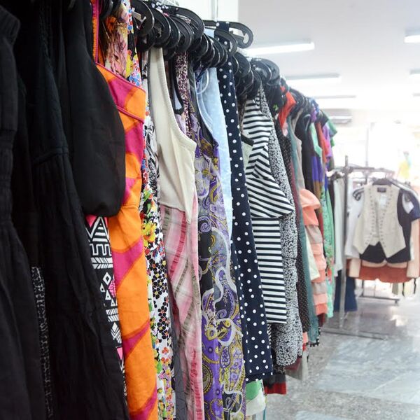 Hana je radnica "sekend hend" radnje i otkrila je jezive tajne iz butika: Nećete verovati kad čujete šta ljudi rade