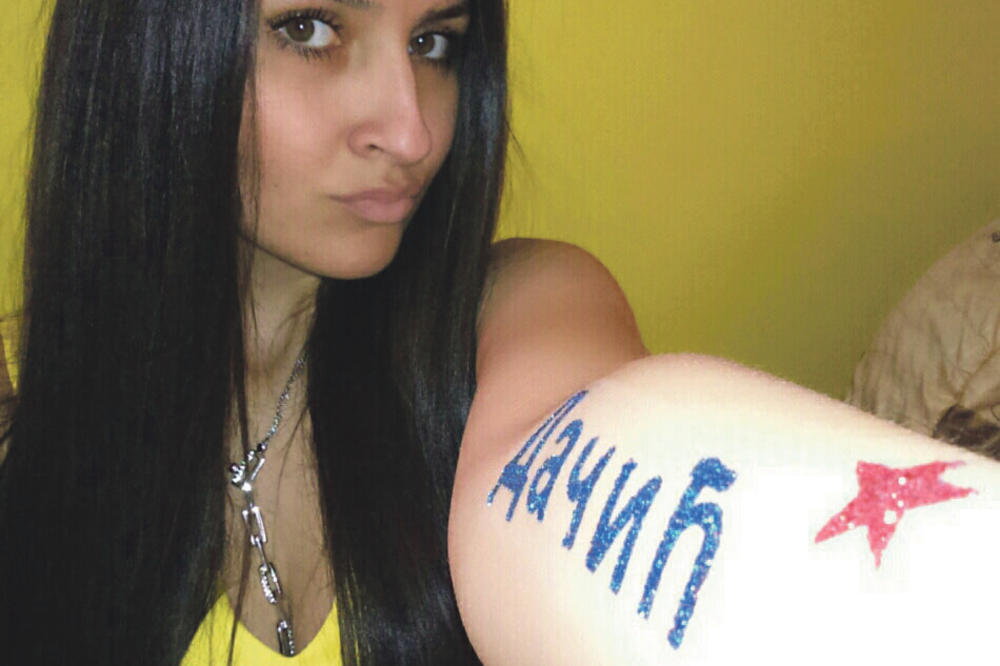 Nudi mu se na izvolte: Dačićeva starleta pokazala grudi na Fejsbuku! (FOTO)