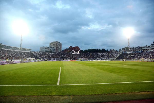 Šta se to dogodilo kada su fudbaleri Zvezde prošli pored stadiona Partizana? (VIDEO)