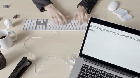 Kuca, pa rastura: 119 reči u minutu i to sa samo dva prsta! (VIDEO)