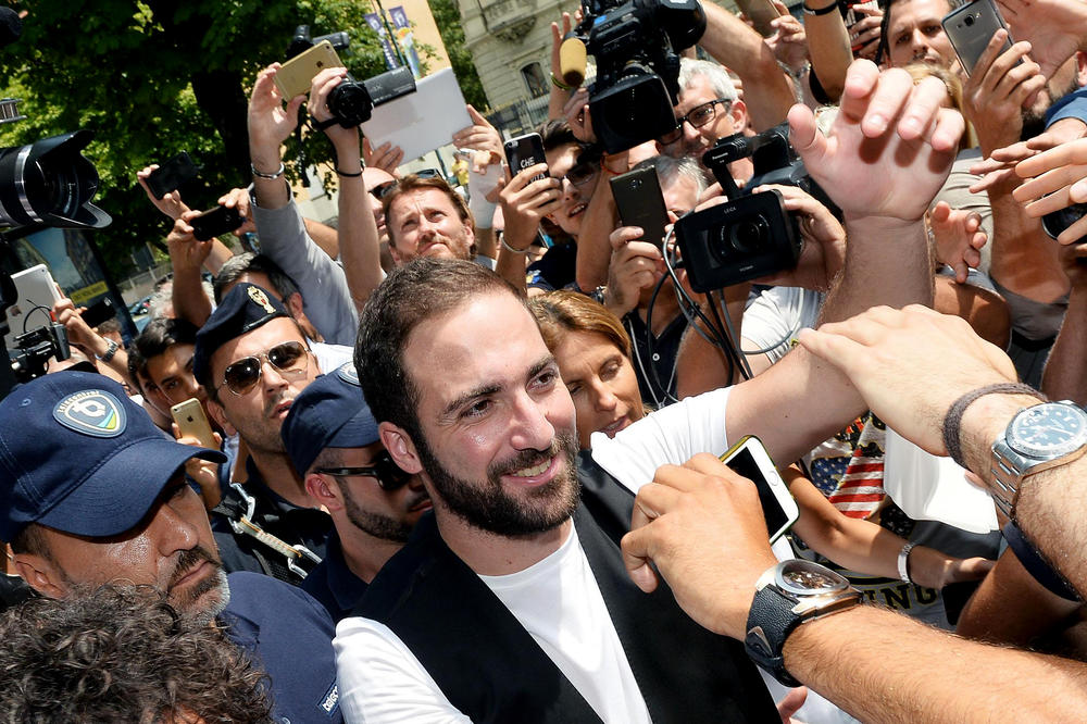 Nakon istorijskog transfera, Iguain oštro opleo po predsedniku Napolija! (VIDEO)