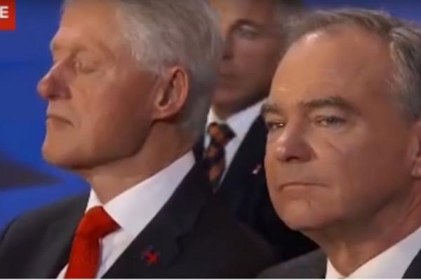 OVA KLINTONOVA SLIKA NIKAD NIJE SMELA DA DOSPE U JAVNOST! Radi se o pedofiliji, a zgranućete se kad je vidite