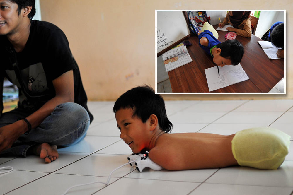 Rođen bez ruku i nogu, a piči Plejstejšn bolje od svih! (VIDEO)