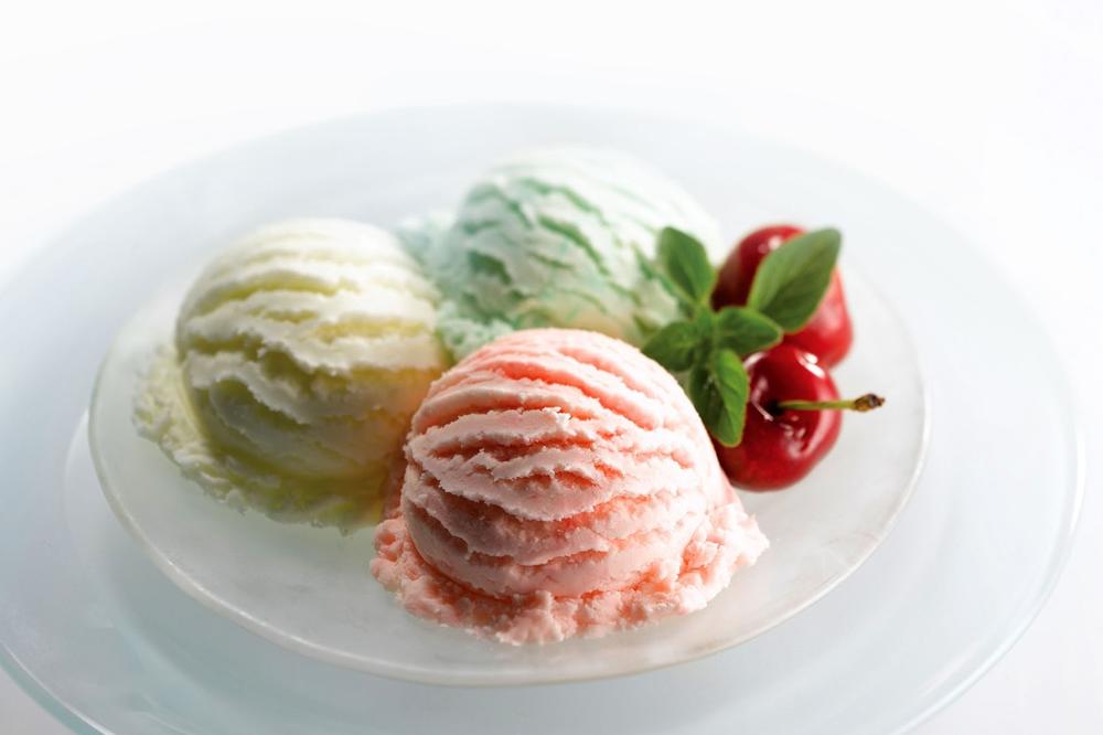 NAPRAVITE SAMI SLADOLED OD LUBENICE: Ne GOJI, KREMAST JE, OBOŽAVAĆETE GA! (RECEPT)