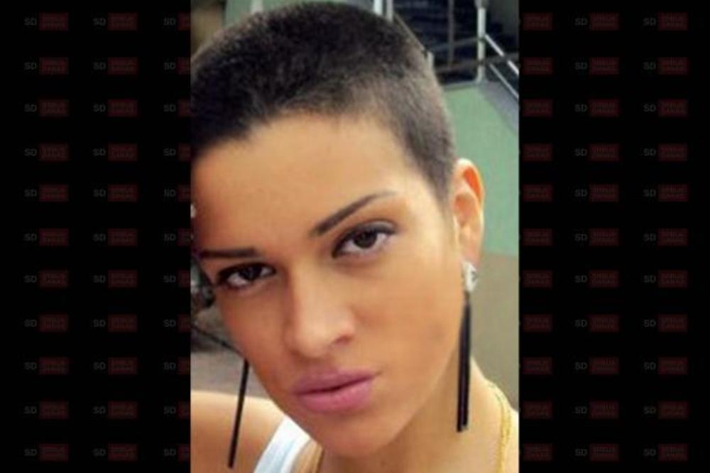 TUKLI SU JE, BILA JE ZAVISNIK OD DROGE, UMRO JOJ JE MUŽ: Osvanuli eksplicitni snimci naše pevačice u kojima poziva na seks